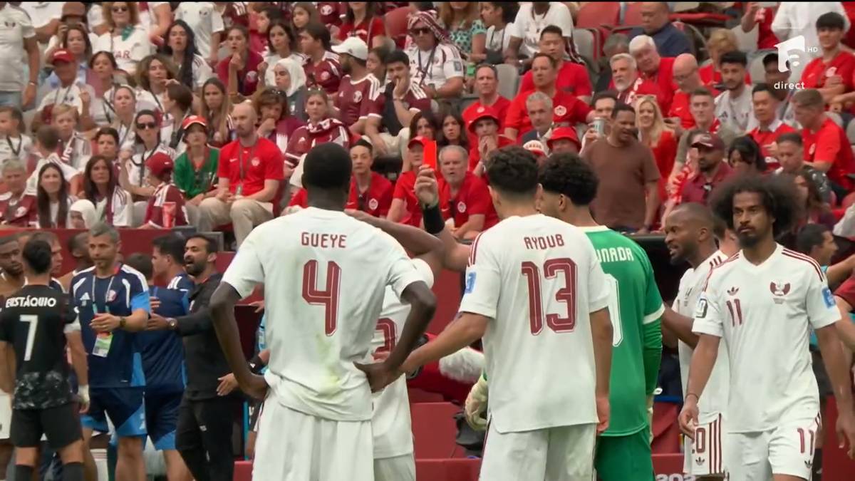 Imagini dramatice la Canada - Qatar: Kone, scos pe targă