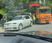 Rolls-Royce-ul lui Mirel Rădoi, ridicat de platformă în Capitală // Captură: TikTok @lucyskkrr