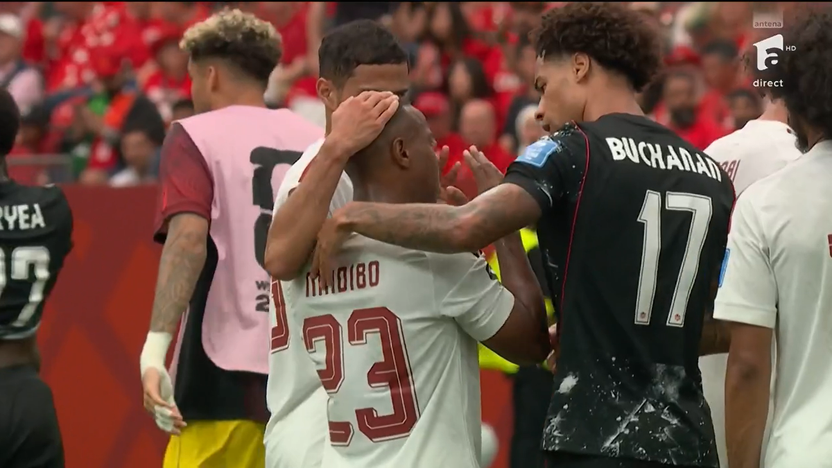 Imagini dramatice la Canada - Qatar: Kone, scos pe targă