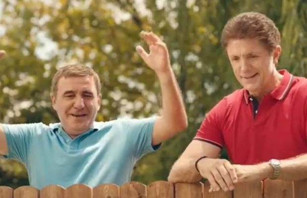 „Nenea, ne dați și nouă mingea?" » Gică Hagi și Gică Popescu, vedete într-o campanie publicitară