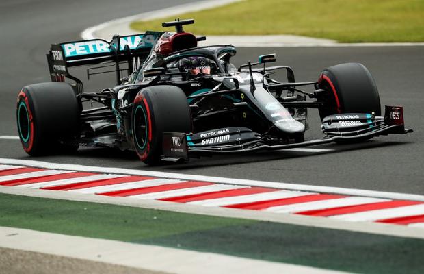 Mercedes domină pe Hungaroring » Hamilton și Bottas, cu aproape o secundă mai rapizi decât linia a doua