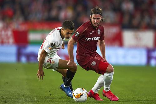 Adi Păun, mijlocașul campioanei en-titre, a fost depistat pozitiv cu COVID-19. foto: Guliver/Getty Images