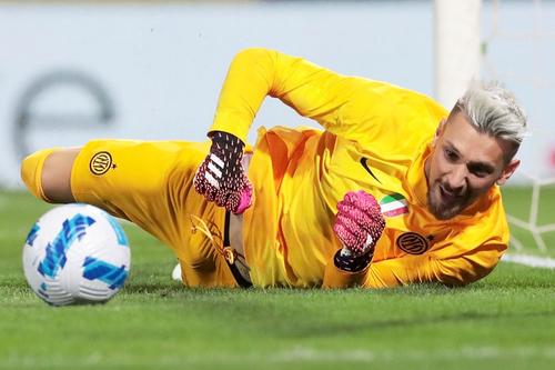 Ionuț Radu a apărat două lovituri de departajare // foto: inter.it