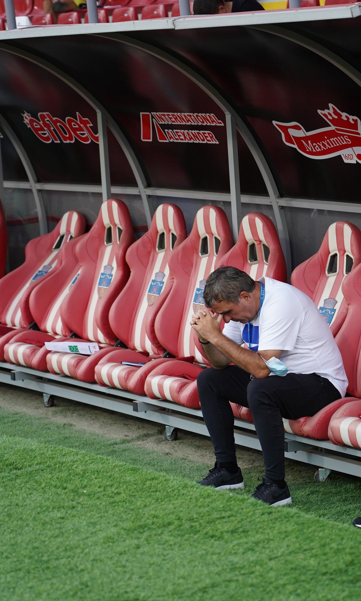 UTA - Farul 0-0 » Mai multă luptă decât fotbal » Echipa lui Hagi a jucat în 9 pe final