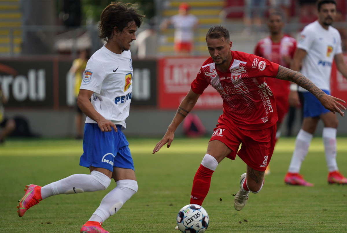 UTA - Farul 0-0 » Mai multă luptă decât fotbal » Echipa lui Hagi a jucat în 9 pe final