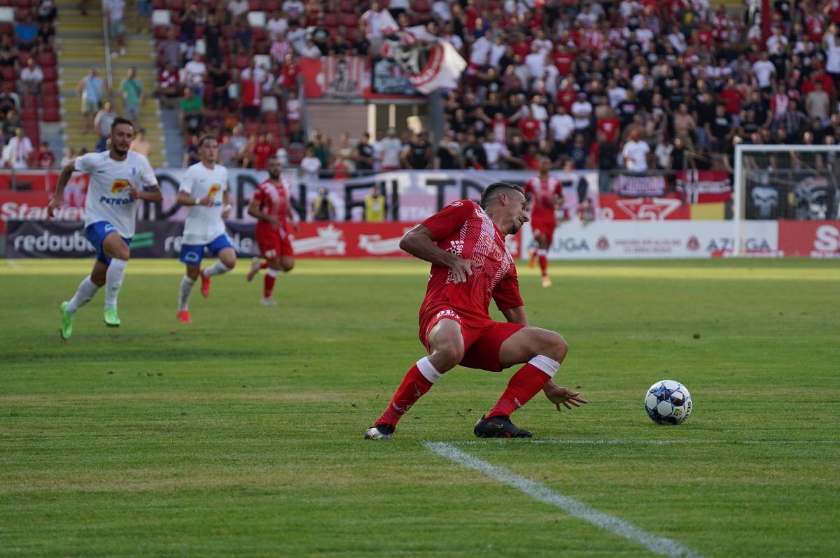 UTA - Farul 0-0 » Mai multă luptă decât fotbal » Echipa lui Hagi a jucat în 9 pe final
