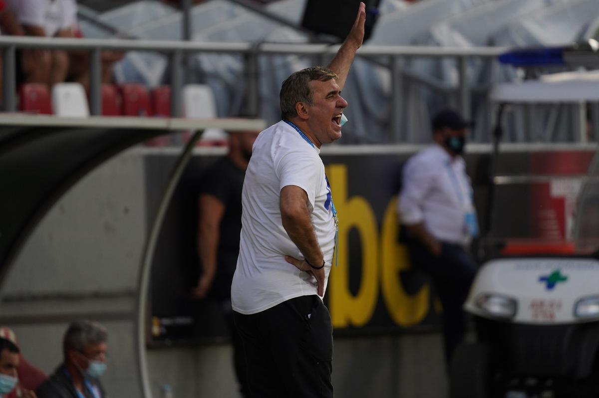 Hagi, furios după revenirea pe bancă: „Altfel, ne lăsăm de fotbal!”