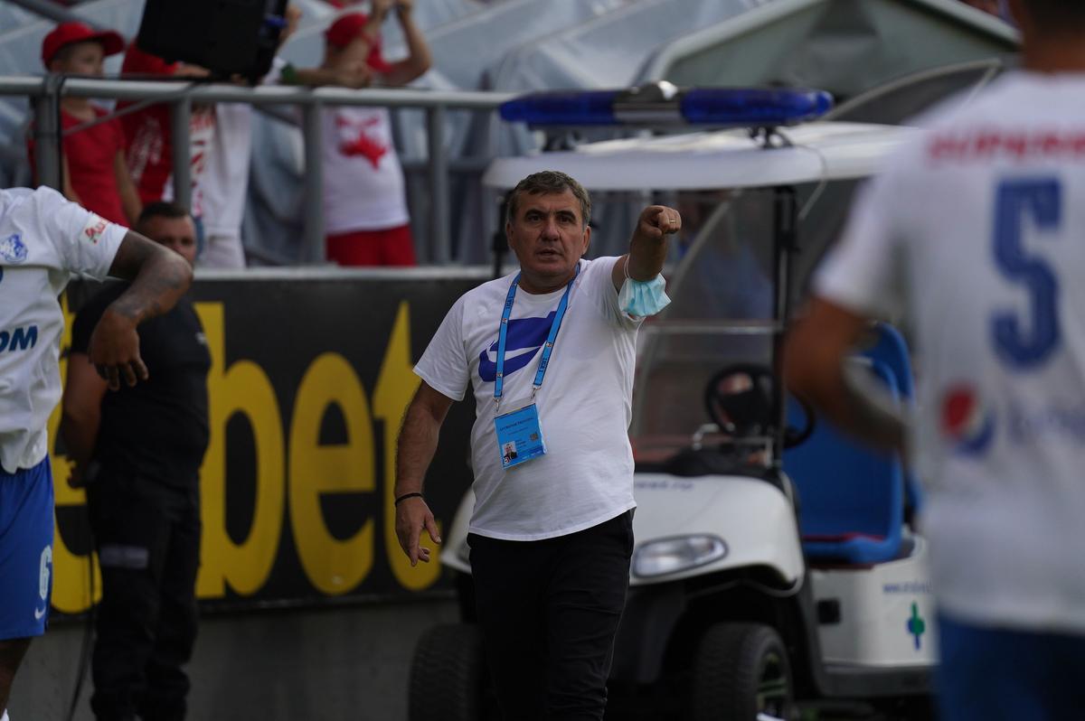 UTA - Farul 0-0 » Mai multă luptă decât fotbal » Echipa lui Hagi a jucat în 9 pe final