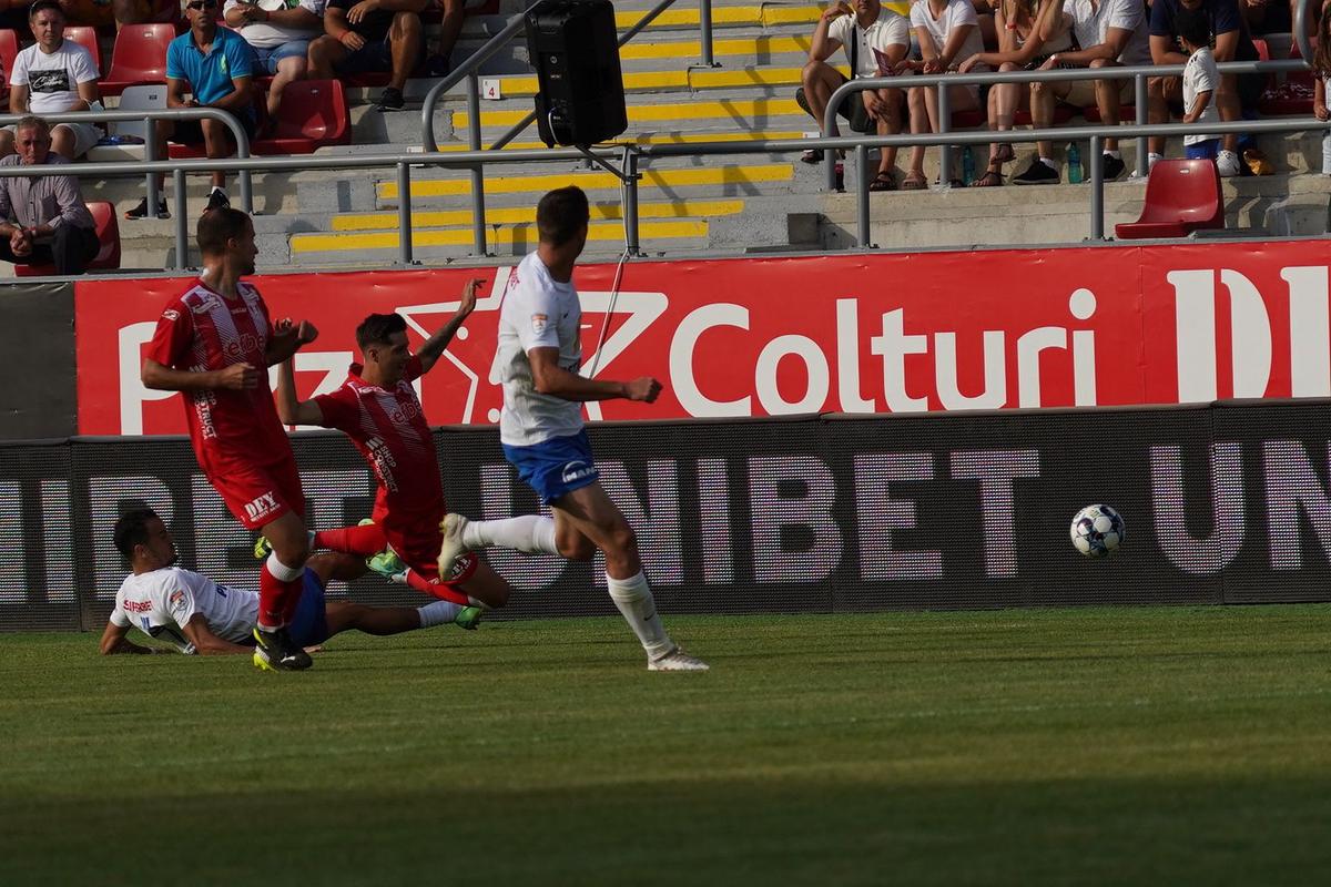 Hagi, furios după revenirea pe bancă: „Altfel, ne lăsăm de fotbal!”