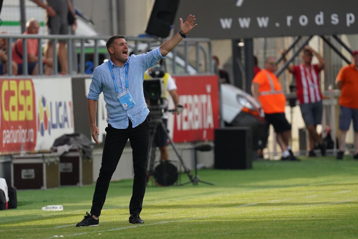 Hagi, furios după revenirea pe bancă: „Altfel, ne lăsăm de fotbal!”