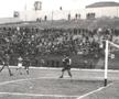 Prima formă a stadionului, cu gradene urcate pe dealul Cotroceni