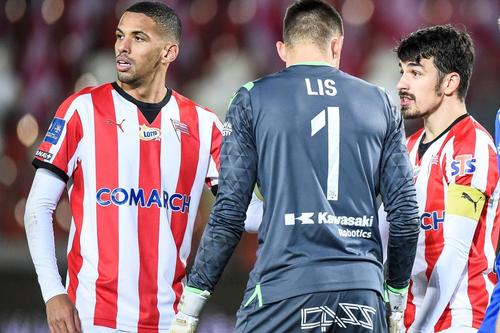 Rivaldinho, în stânga, e dorit de CSU Craiova
Foto: Imago