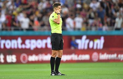 Arbitrul Marian Barbu a luat cea mai mică nota la FCSB - „U” Cluj » 4 jucători de-ai lui Petrea, corigenți
