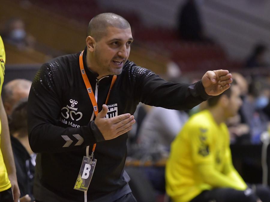 Alexandru Sabou atent la joc într-un meci din sezonul trecut, FOTO: Imago Images Din nou emoții europene la Viena! Echipele românești își vor afla mâine adversarii din primul tur preliminar al European League
