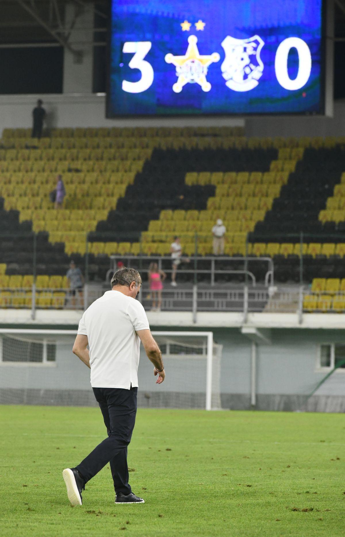 Scandal după eliminarea Farului! Tatăl unui mare talent a sărit împotriva lui Hagi: „Bagă-l și pe el, că de 3 ani e ocolit! Ce-om fi venit noi aici? Gata, plecăm din România!”