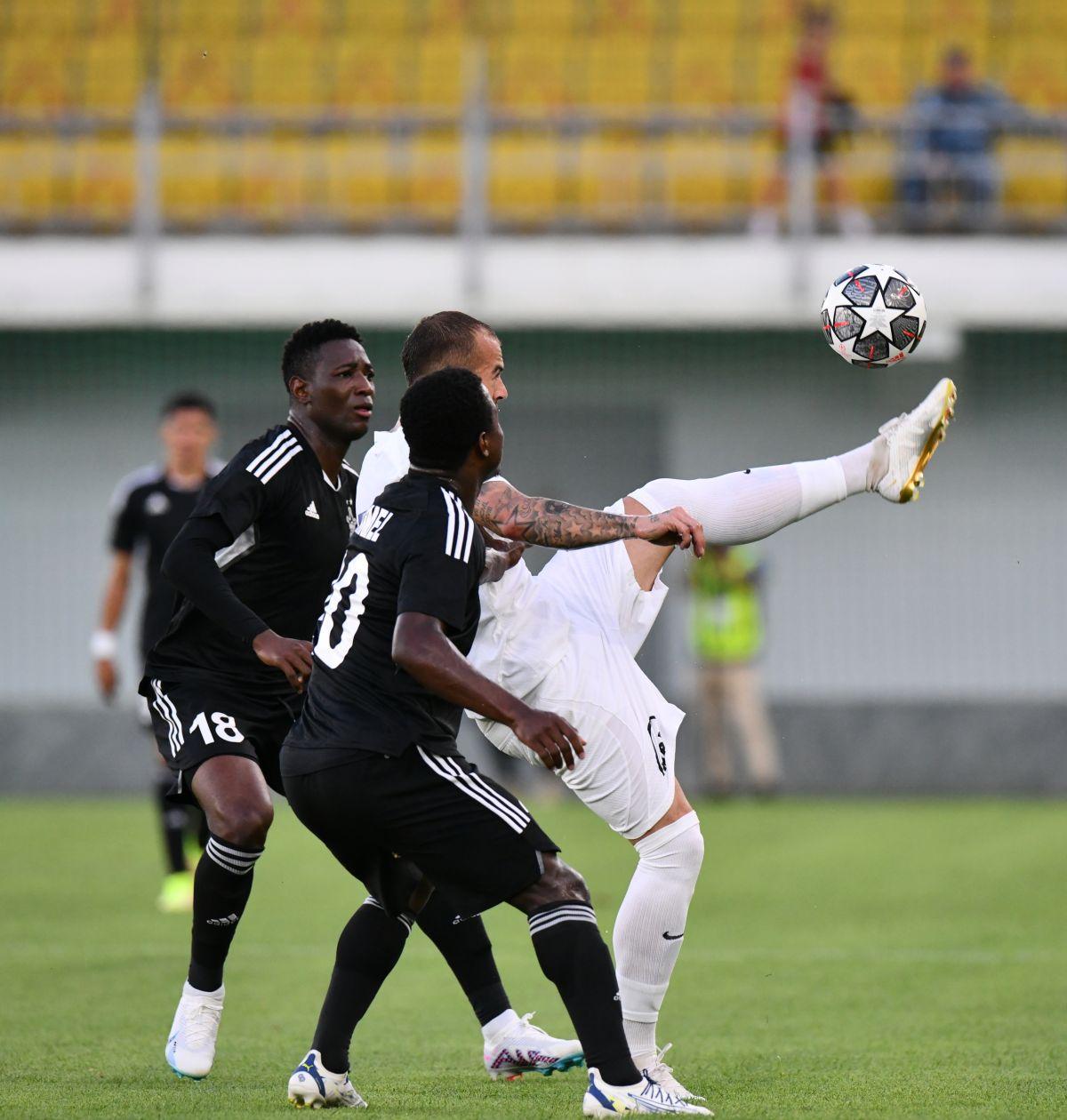 Scandal după eliminarea Farului! Tatăl unui mare talent a sărit împotriva lui Hagi: „Bagă-l și pe el, că de 3 ani e ocolit! Ce-om fi venit noi aici? Gata, plecăm din România!”