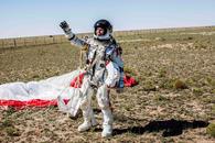 Viața lui Felix Baumgartner: între nebunii la înălțime și controverse » „Uneori trebuie să privim lumea din văzduh ca să ne dăm seama cât de mici suntem”