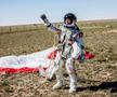 Felix Baumgartner, la aterizarea după săritura din stratosferă Foto: Imago Images