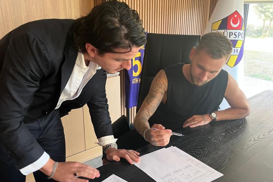 Denis Drăguș, prezentat la Eyupspor Ziua prezentărilor » Și Drăguș a semnat cu o nouă echipă! Salariu de 1,5 milioane de euro anual
