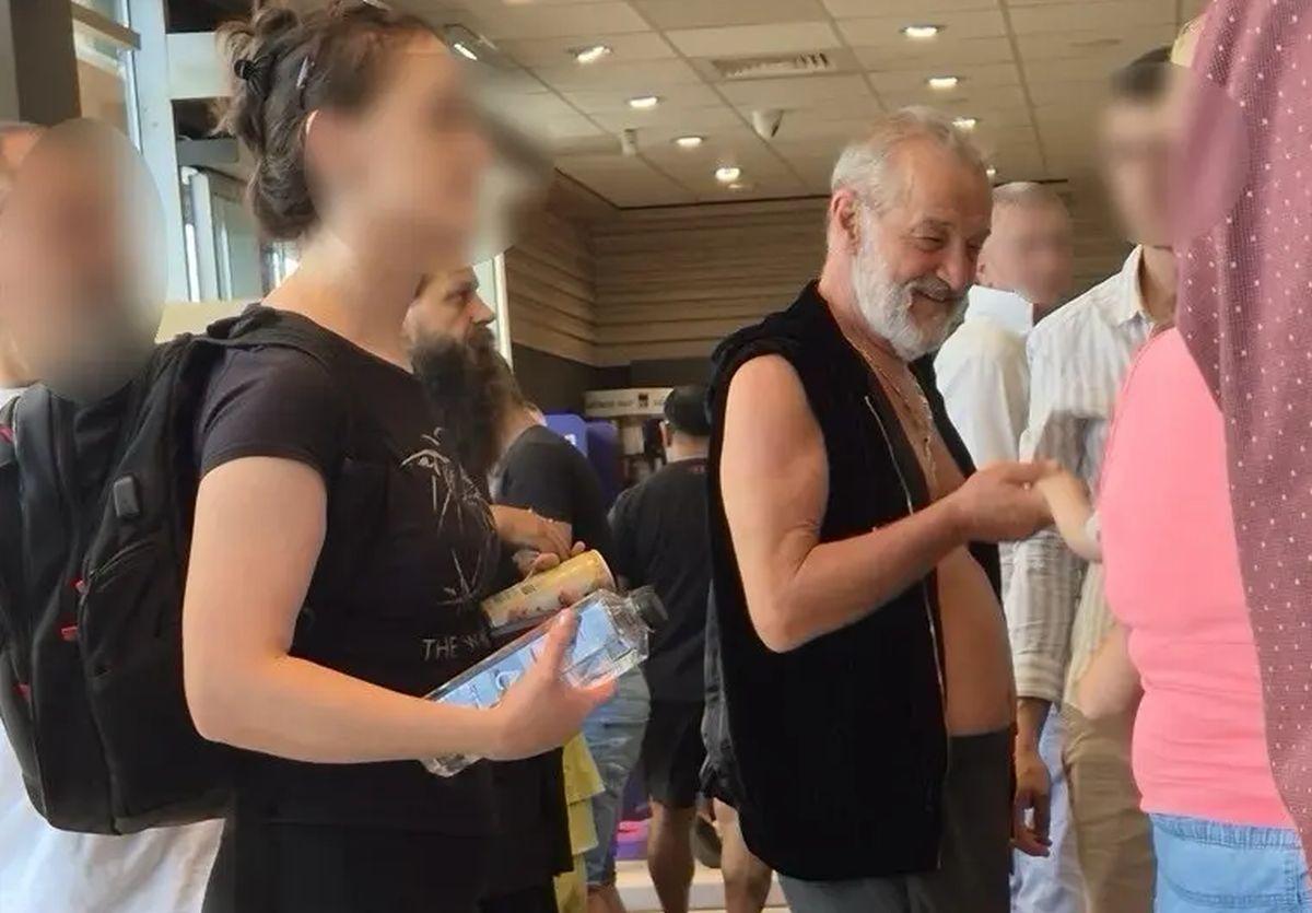 Gigi Becali, „hipster” în drum spre Marea Neagră » În ce ținută a fost surprins de turiști