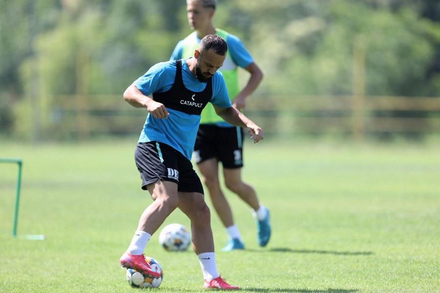 Mevlan Zeka a stat doar câteva zile la UTA Arad, în cantonamentul din Slovenia Clubul din Superliga îl reclamă la FIFA pe atacantul dat dispărut: „Să plătească despăgubiri!”