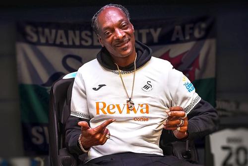 Snoop Dogg, în tricoul lui Swansea City // foto: X @ Swansea City AFC