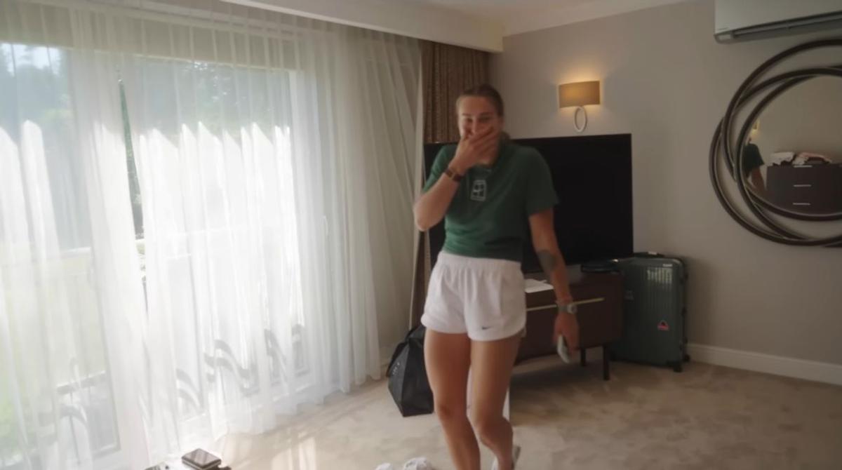 Turul casei cu Aryna Sabalenka » Liderul mondial s-a apucat de vlogging și a prezentat locuința unde a stat la Wimbledon! Haos cu staff-ul