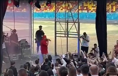 Ce eveniment a fost organizat vineri pe Arena Națională » Puya a cântat printre tractoare și baloți de gazon