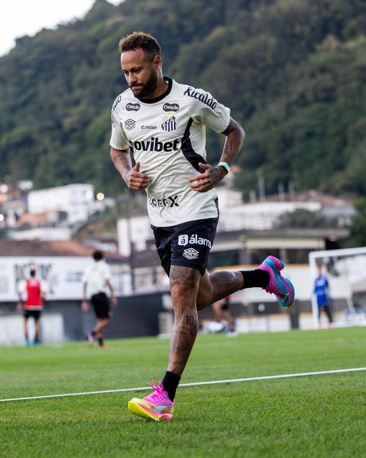 Neymar s-a întors la baza lui Santos // foto: facebook Santos Futebol Clube
