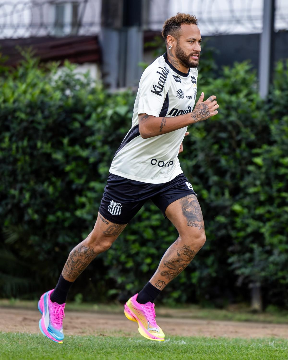 Neymar s-a întors la baza lui Santos