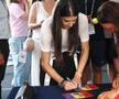 Sorana Cîrstea semnând autografe FOTO Roxana Fleșeru