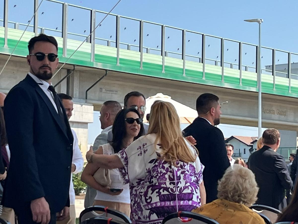 Sala „Nadia Comăneci”, inaugurată » Nadia, Ion Țiriac și Ilie Bolojan au tăiat panglica
