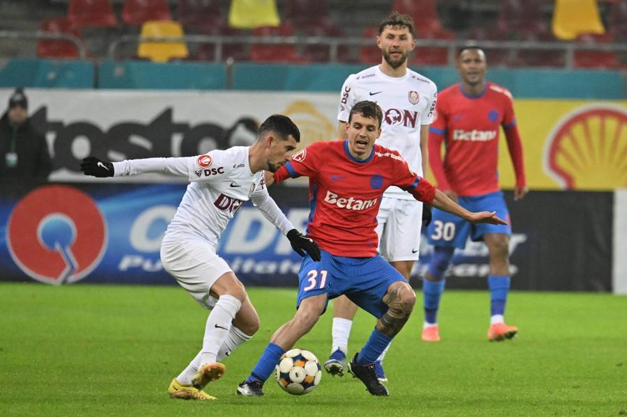 Meriton Korenica, în duel cu Juri Cisotti // FOTO Imago Images „Puneam elicopterul să uscăm gazonul!” » Marian Aliuță a vorbit cu Gazeta despre FCSB, Denis Drăguș și diferența dintre generații: „Noi aveam talent, ăștia de acum au fizic și mental coach”