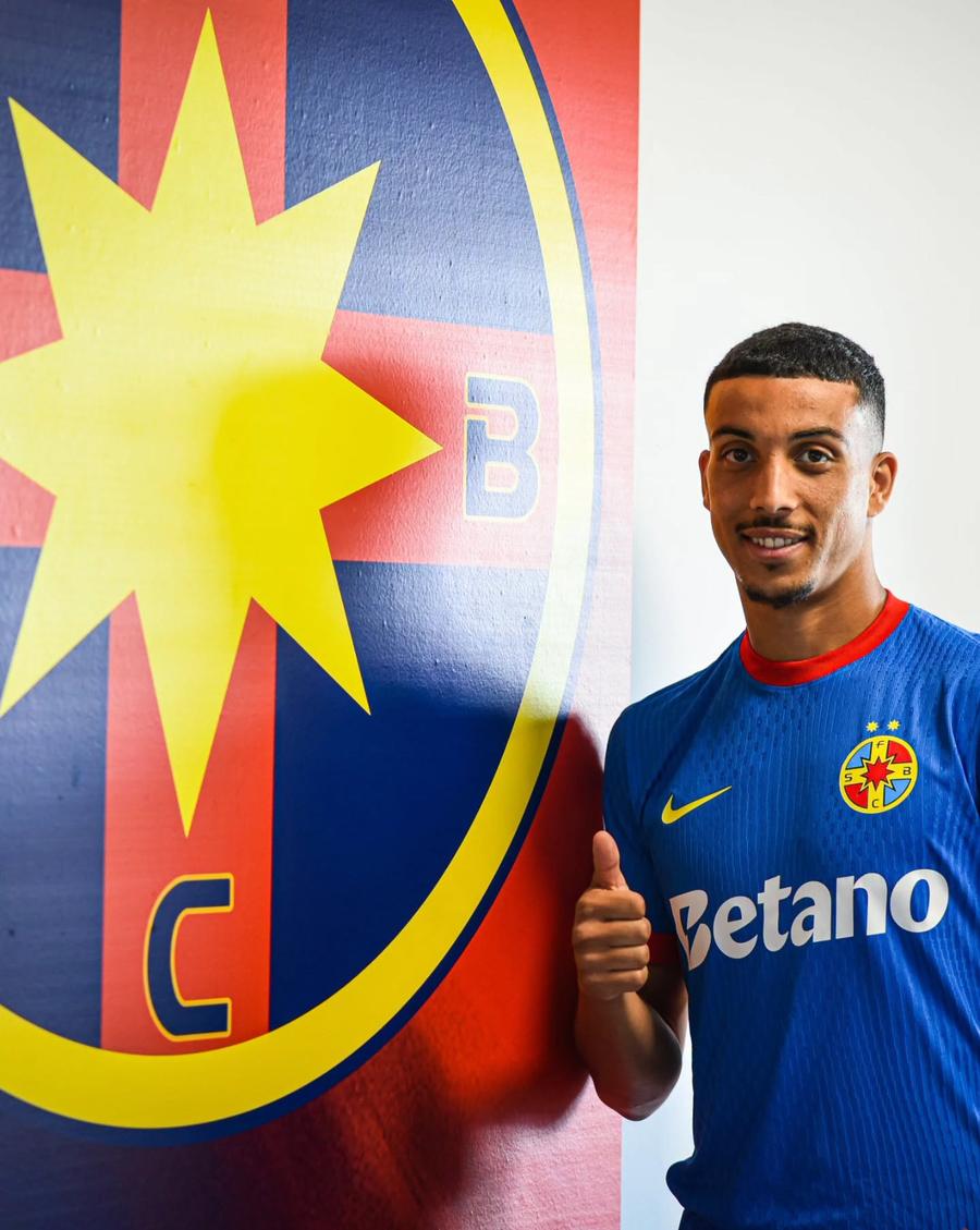 FCSB l-a prezentat pe Aymen Boutoutaou// foto Facebook @FCSB FCSB l-a prezentat pe Aymen Boutoutaou » Durata contractului, numărul de pe tricou și suma