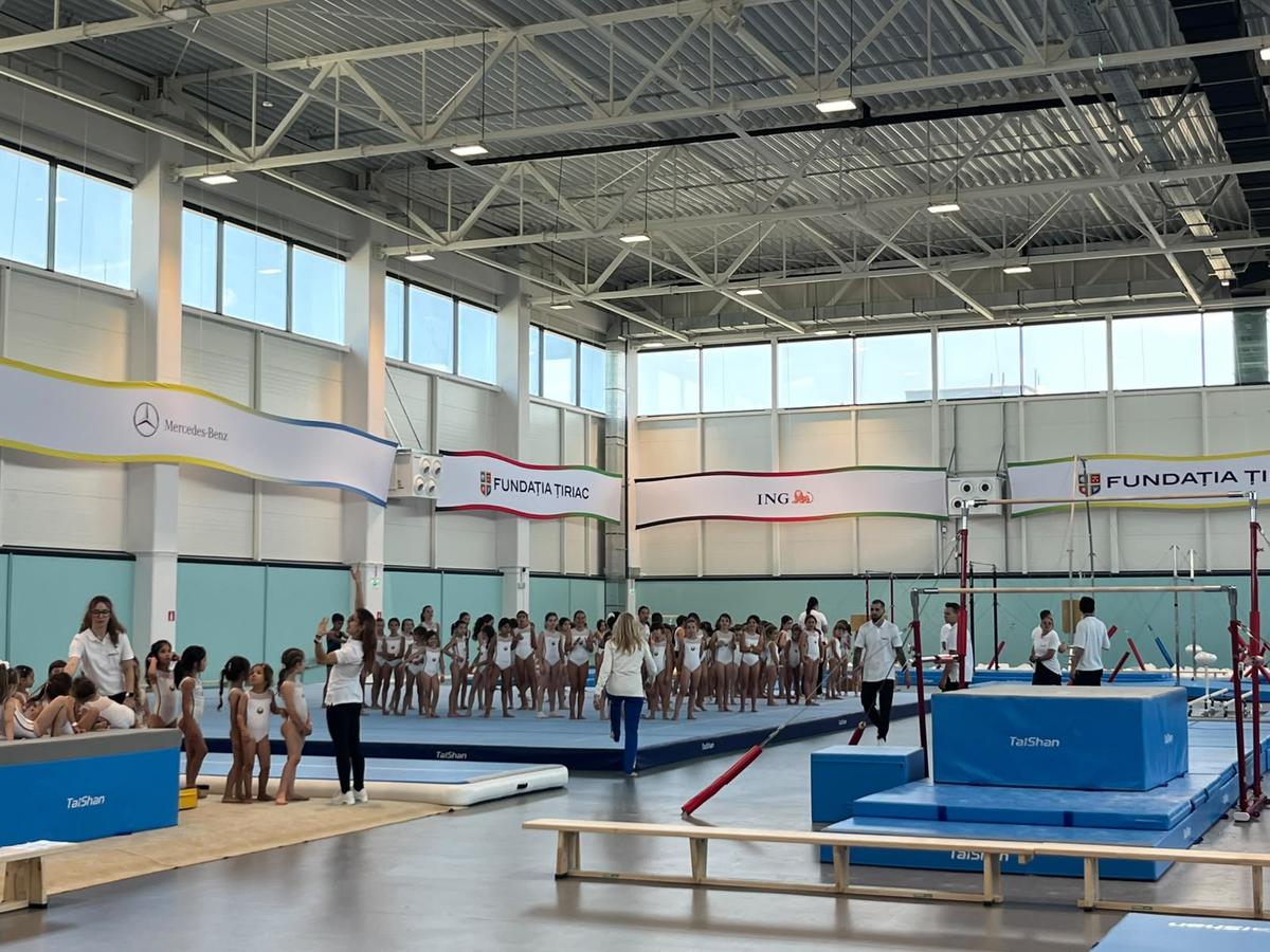 Sala „Nadia Comăneci”, inaugurată » Nadia, Ion Țiriac și Ilie Bolojan au tăiat panglica