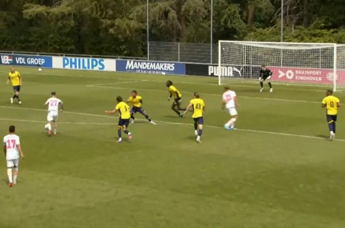 Dennis Man, gol în PSV - Saint-Gilloise