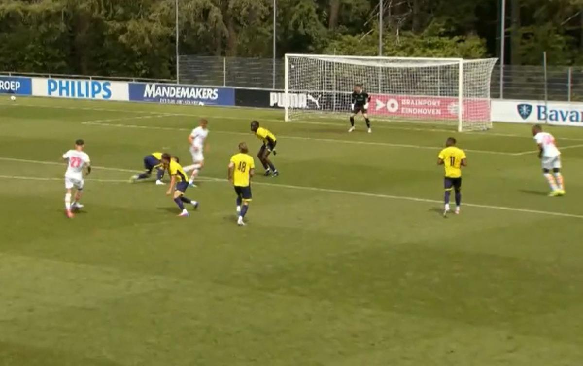 Dennis Man, gol în PSV - Saint-Gilloise