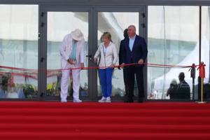 Sala „Nadia Comăneci”, inaugurată » Nadia, Ion Țiriac și Ilie Bolojan au tăiat panglica