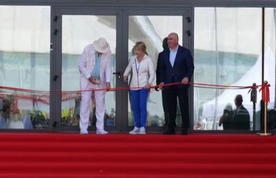 Sala „Nadia Comăneci”, inaugurată » Nadia, Ion Țiriac și Ilie Bolojan au tăiat panglica