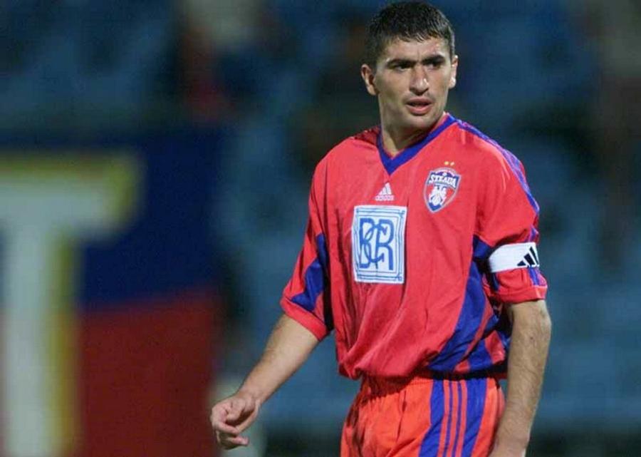 Fostul fundaș central al Stelei, Marius Baciu, pe vremea când era fotbalist Marius Baciu, invincibil! Cum a fost revenirea în Ghencea: „Casa noastră e și aici” » Ce a spus despre gazon