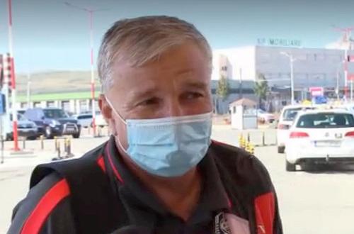 Dan Petrescu, la plecarea în Malta // FOTO: Captură Pro X