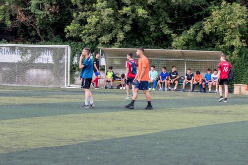 Gazeta a surprins mai
multe grupe de copii
care se pregătesc și
joacă pe „Dunărea”