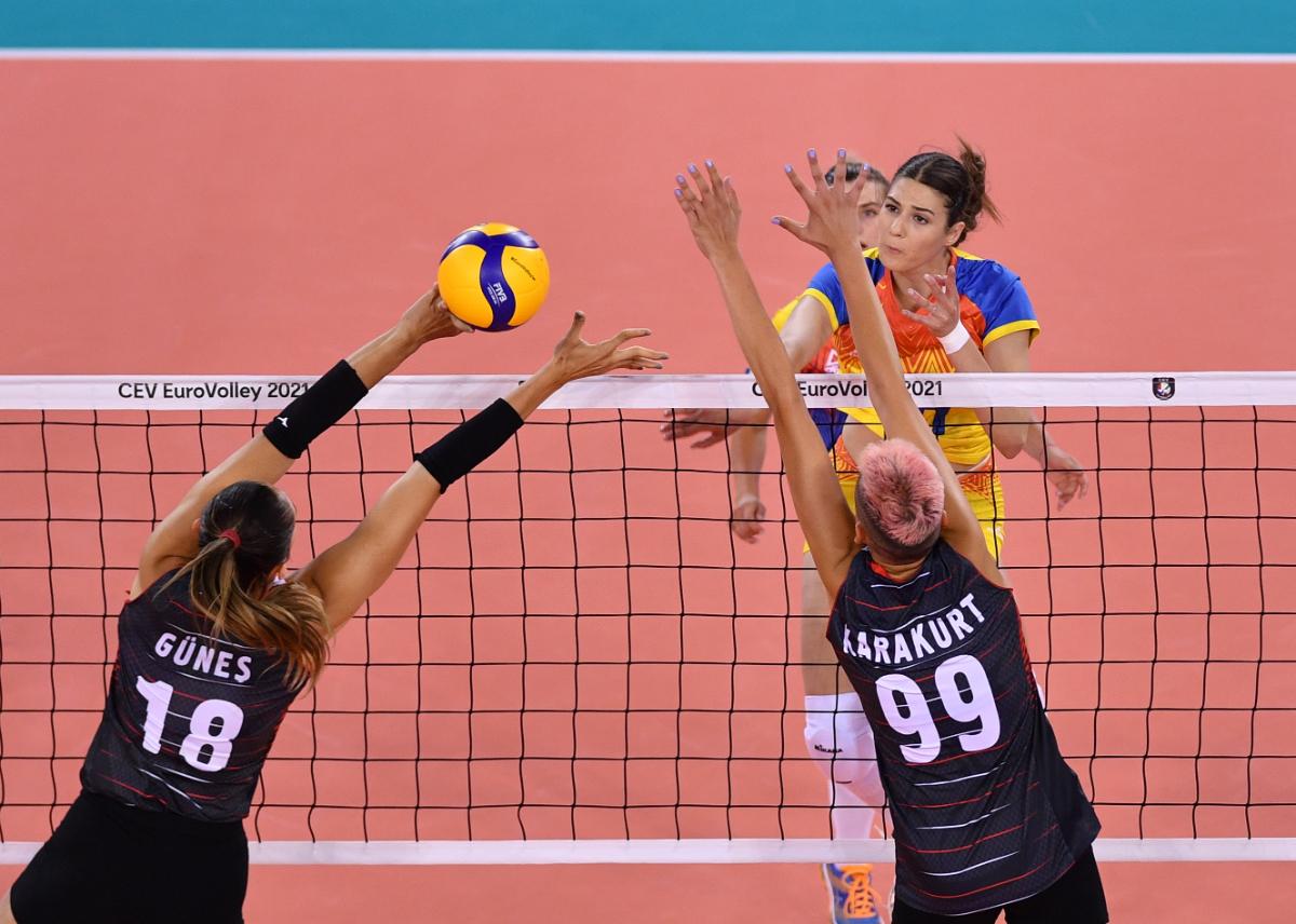 România a pierdut primul meci de la Campionatul European de volei feminin! Ce șanse au „tricolorele” la calificarea în „optimi”