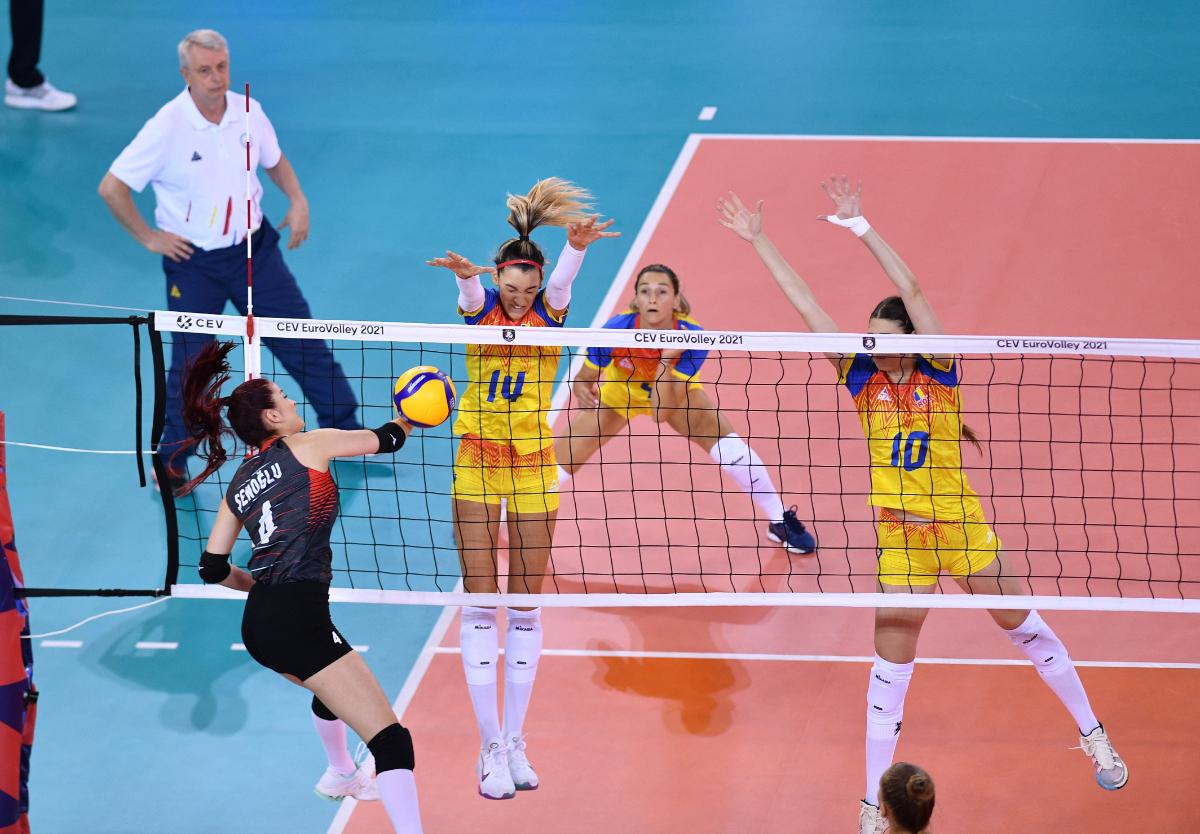 România a pierdut primul meci de la Campionatul European de volei feminin! Ce șanse au „tricolorele” la calificarea în „optimi”