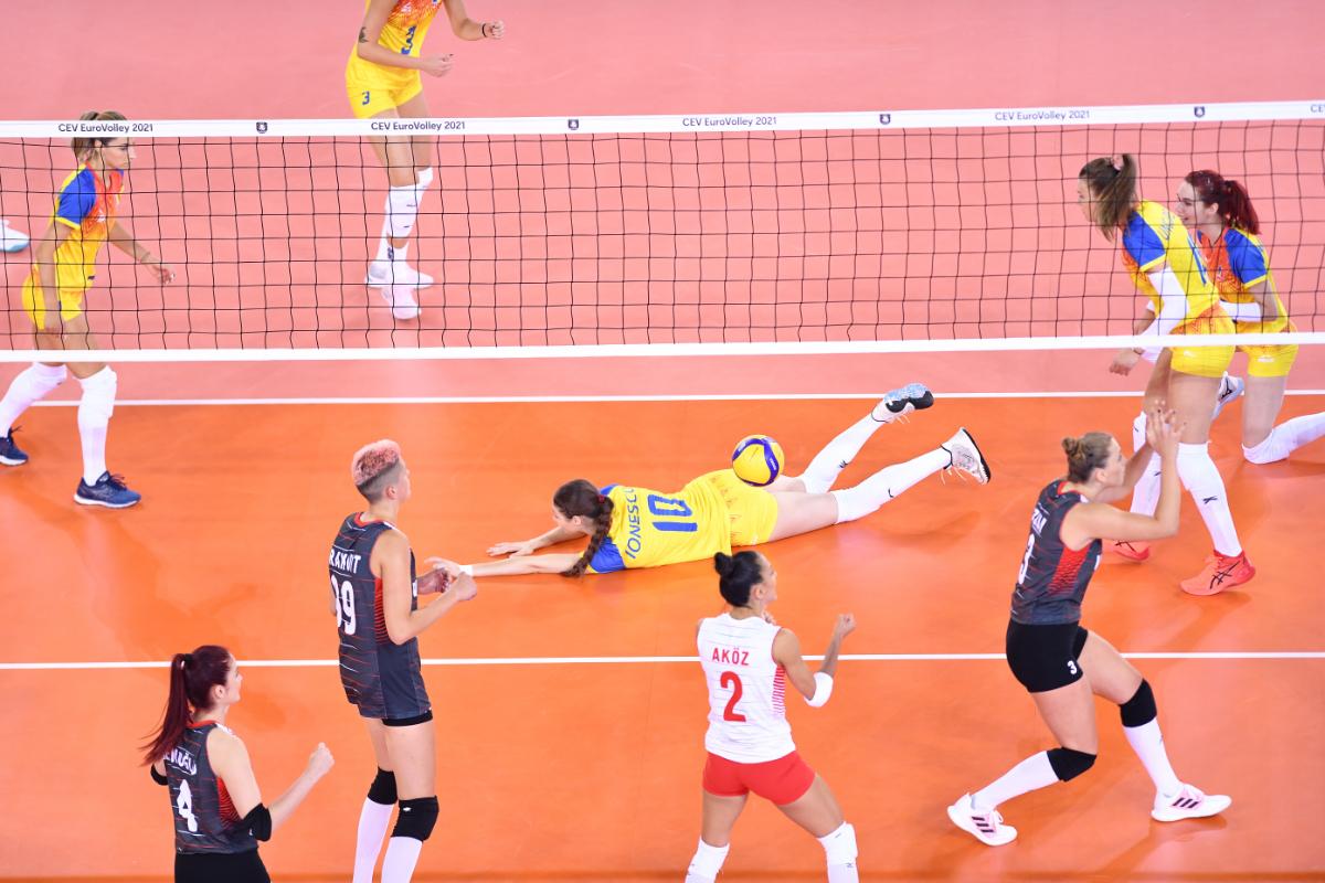 România a pierdut primul meci de la Campionatul European de volei feminin! Ce șanse au „tricolorele” la calificarea în „optimi”