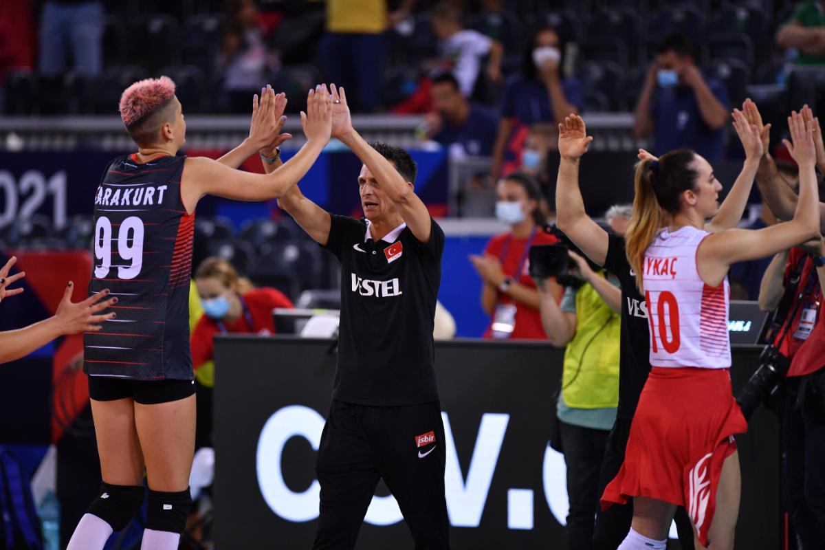 România a pierdut primul meci de la Campionatul European de volei feminin! Ce șanse au „tricolorele” la calificarea în „optimi”