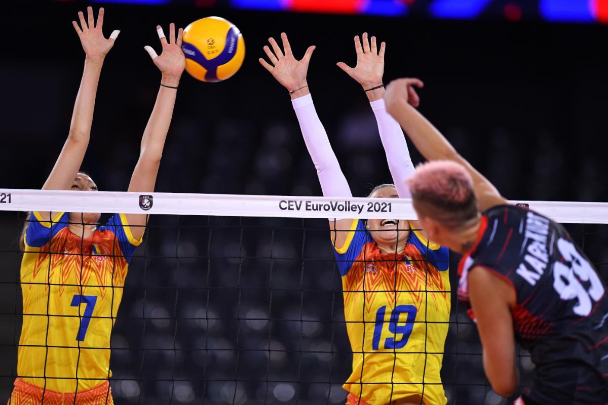 România a pierdut primul meci de la Campionatul European de volei feminin! Ce șanse au „tricolorele” la calificarea în „optimi”