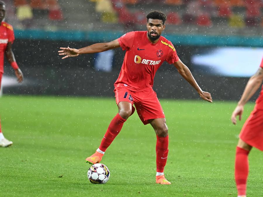Malcom Edjouma // foto: Imago Images FCSB are oferte pentru trei titulari! » Contactat de GSP, Gigi Becali a dezvăluit sumele de la negocieri: „De asta depinde totul”