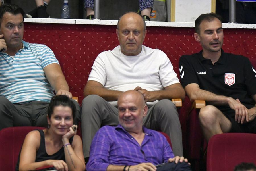 Dan Șucu, în Polivalenta bucureșteană, asistând la duelul Dinamo - Steaua din Supercupa României / FOTO: Cristi Preda (GSP) Imaginea pe care fanii Rapidului nu vor s-o vadă » Unde a fost surprins Dan Șucu, la trei zile după ce rivalii l-au dat de gol