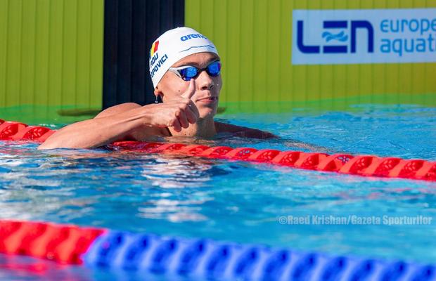 Cum l-a felicitat marele Phelps pe David Popovici: „De mic îmi doream să mă cunoască cineva atât de important”